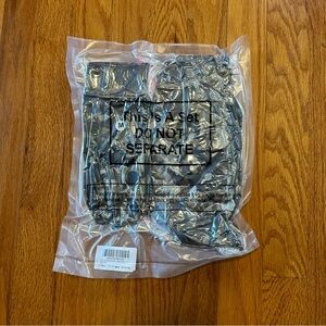 NWT Camo Glove Set 🌸